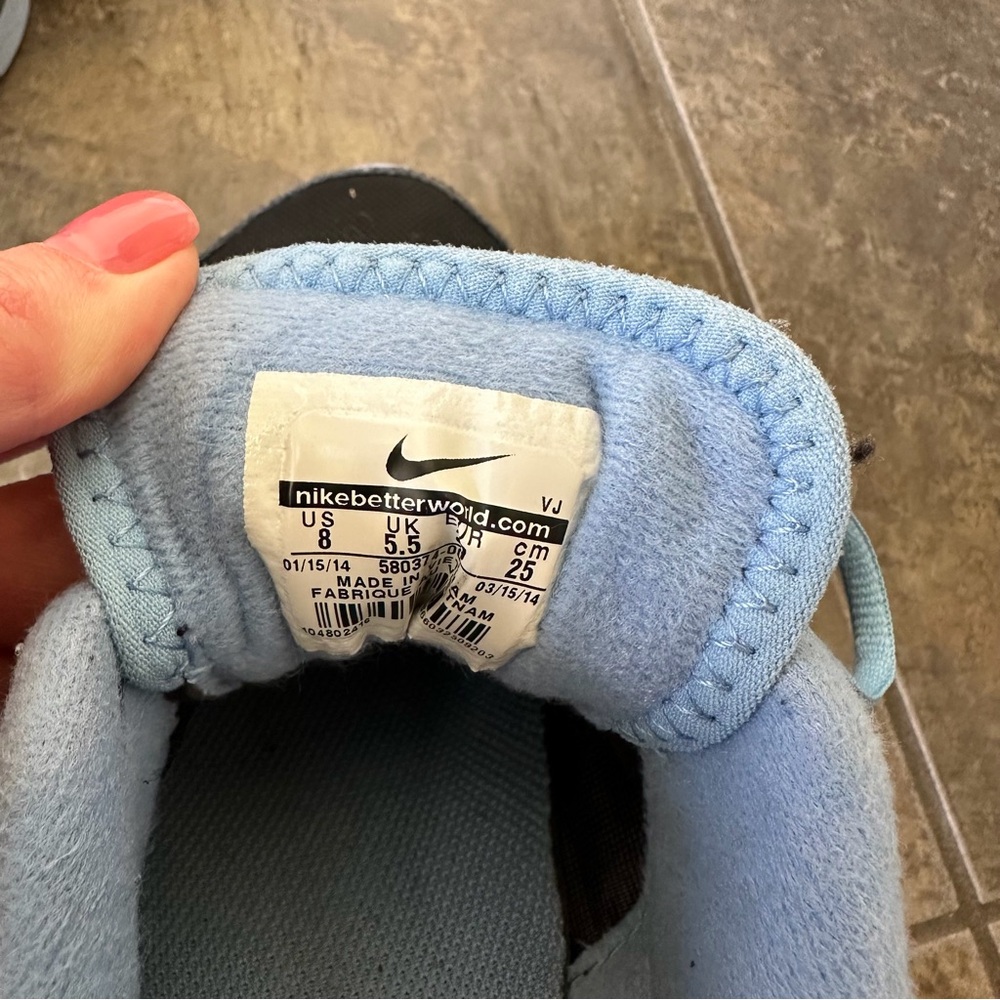 Nike Black and Light Blue Athletic Shoes - Picture 4 of 4